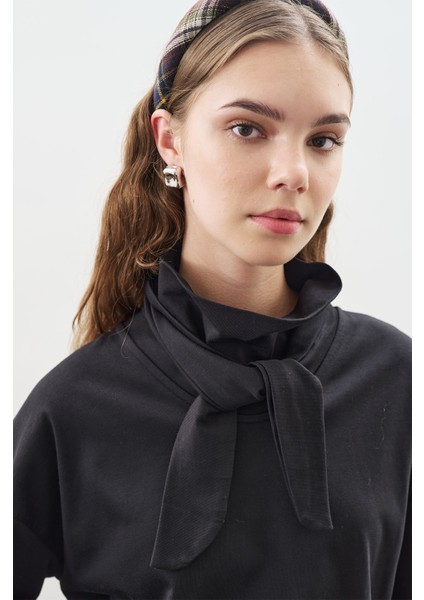 Yüksek Yaka Bağlamalı Bluz Siyah fırsatları