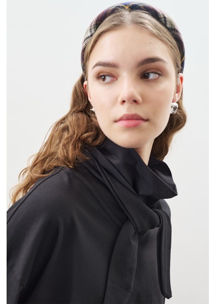 Yüksek Yaka Bağlamalı Bluz Siyah indirimleri