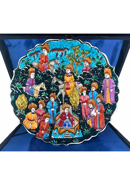 El Yapımı Minyatürlü Iznik Çini Tabak – Hükümdarın Divanı