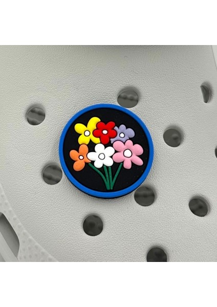 Terlik Süsü ve Aksesuarı , Çanta Süsü – Jibbitz 3D Çiçekli Yuvarlak Tablo Logo Aksesuar