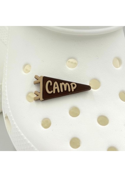Terlik Süsü ve Aksesuarı , Çanta Süsü – Jibbitz 3D Camp Yazılı Üçgen Bayrak Görsel Logo Aksesuar