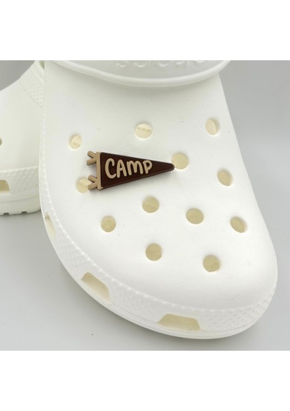 Terlik Süsü ve Aksesuarı , Çanta Süsü – Jibbitz 3D Camp Yazılı Üçgen Bayrak Görsel Logo Aksesuar fiyatları