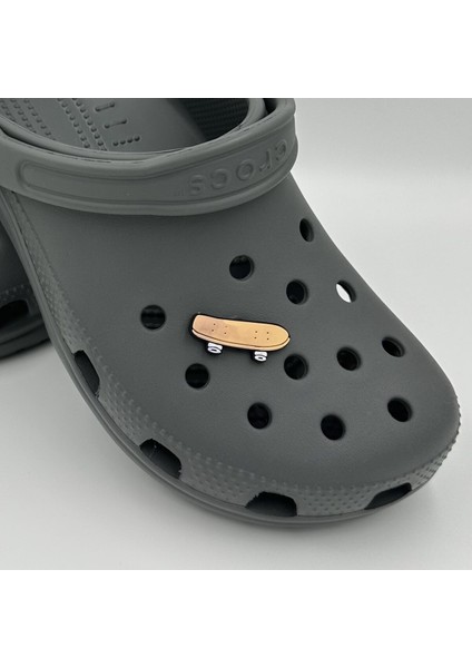 Terlik Süsü ve Aksesuarı , Çanta Süsü – Renkli Jibbitz Kaykay Görselli Figür Aksesuarı fiyatları