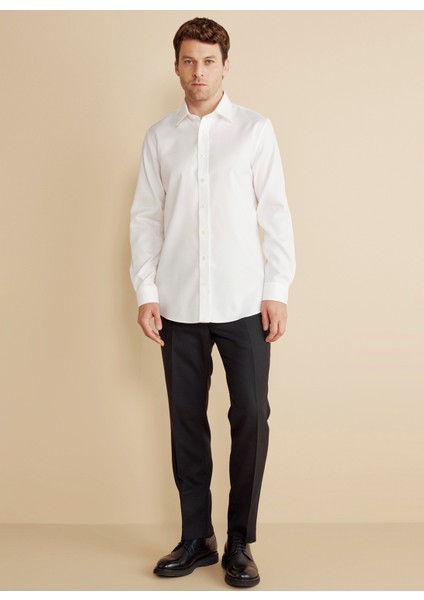 Slim Fit Klasik Yaka Beyaz Erkek Gömlek BBFW25MSH019 modelleri