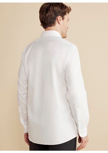 Slim Fit Klasik Yaka Beyaz Erkek Gömlek BBFW25MSH019 indirimleri