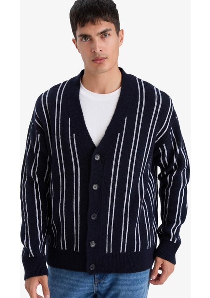 Relax Fit V Yaka Çizgili Düğmeli Triko Hırka F7279AX25WN