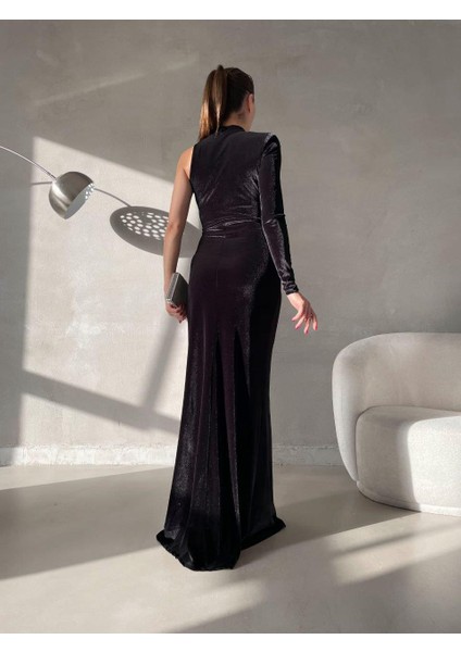 Dik Yaka Taş Detaylı Yırtmaçlı Kadıfe Abiye Elbise 582310 Sıyah fırsatları