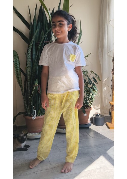 Kız Çocuk Pantolonlu Tişörtlü Takım Beyaz Tişört Pötikareli Pantolon Kırmızı, Siyah, Sarı indirimleri