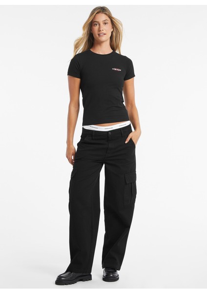 Yuvarlak Yaka Baskılı Siyah Kadın T-Shirt Guess Jeans Kadın Slim Fit T-Shirt