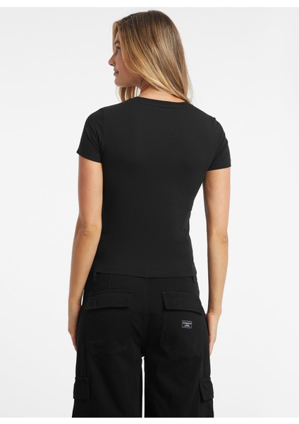 Yuvarlak Yaka Baskılı Siyah Kadın T-Shirt Guess Jeans Kadın Slim Fit T-Shirt fırsatları