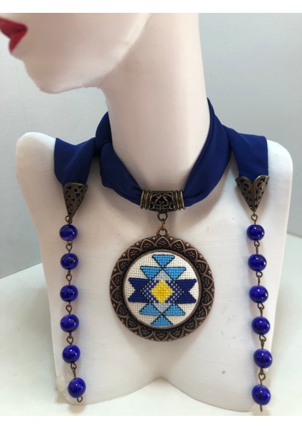 Kanaviçe Işlemeli Fular Kolye fiyatları