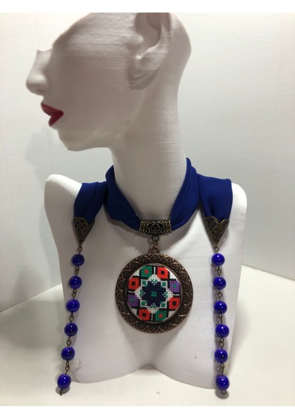 Kanaviçe Işlemeli Fular Kolye fiyatları