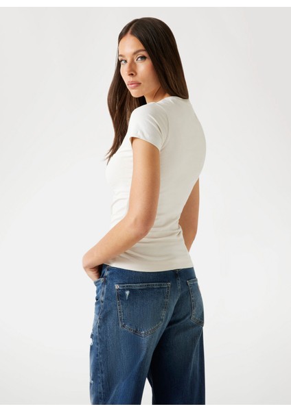 Yuvarlak Yaka Baskılı Bej Kadın T-Shirt Embro Kadın Slim Fit T-Shirt fırsatları