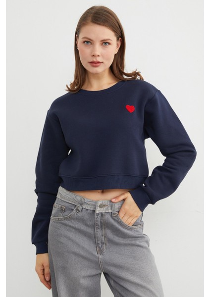 3 Iplik Kalp Nakışlı Crop Sweatshirt