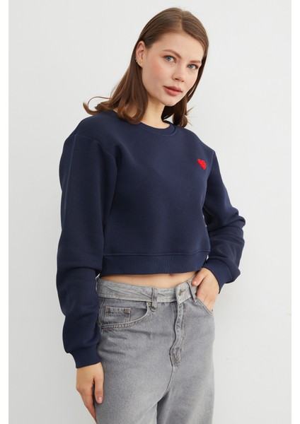 3 Iplik Kalp Nakışlı Crop Sweatshirt modelleri