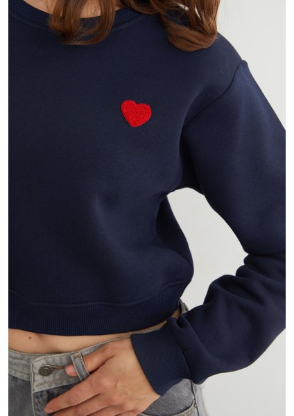 3 Iplik Kalp Nakışlı Crop Sweatshirt