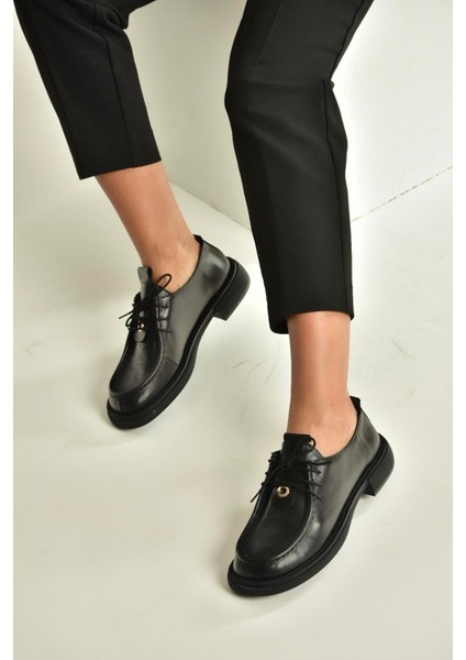 V944085603 Siyah Hakiki Deri Bağcıklı Günlük Kadın Ayakkabı