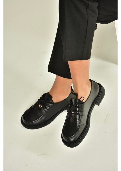 V944085603 Siyah Hakiki Deri Bağcıklı Günlük Kadın Ayakkabı fırsatları