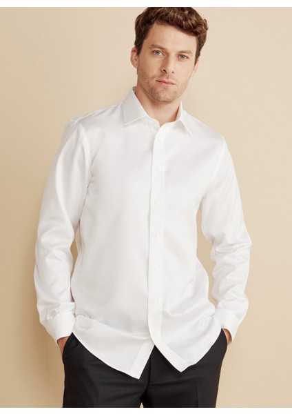 Slim Fit Klasik Yaka Beyaz Erkek Gömlek BBFW25MSH020 fiyatları