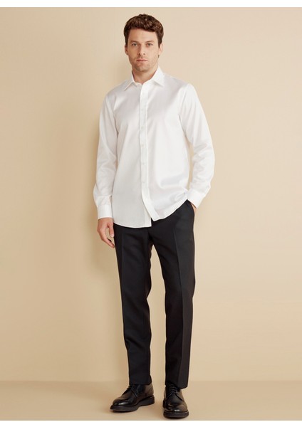 Slim Fit Klasik Yaka Beyaz Erkek Gömlek BBFW25MSH020 modelleri