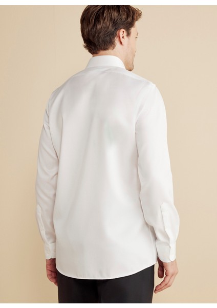 Slim Fit Klasik Yaka Beyaz Erkek Gömlek BBFW25MSH020 indirimleri