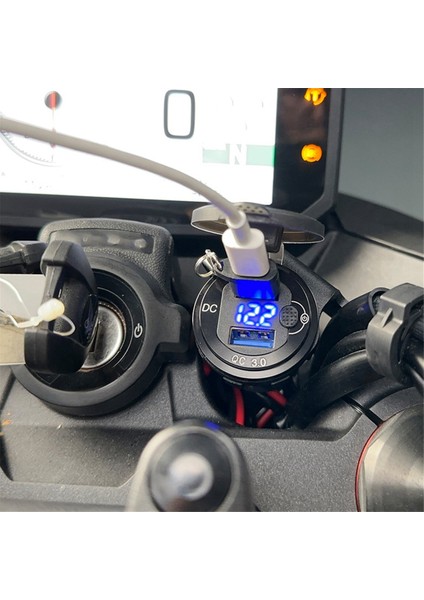 Motosiklet USB Adaptörü Şarj Soketi 12V Honda CB750 Hornet 2023-2024 USB Güç Konektörü (Yurt Dışından)