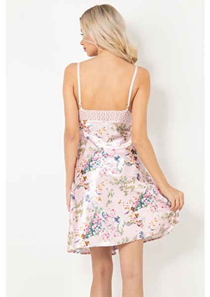 Kadın Gecelik Derin Yırtmaçlı Tasarım ile Günlük ve Gece Kullanım İçin Uygun