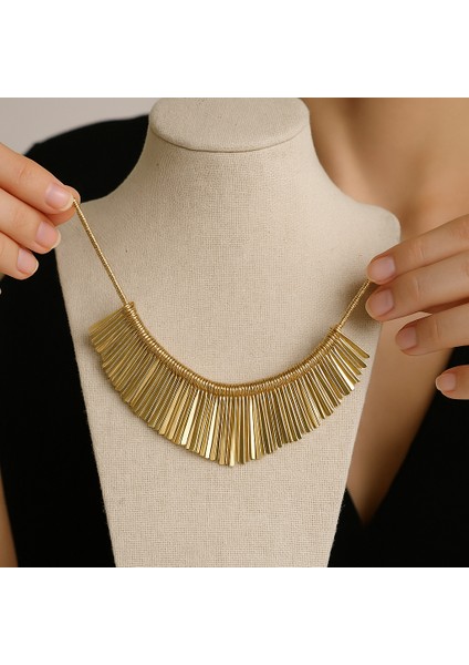 Altın Rengi Metal Püskül Yaka Kolye