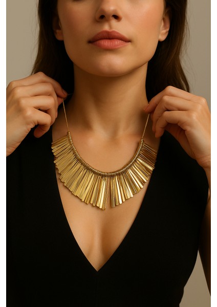 Altın Rengi Metal Püskül Yaka Kolye modelleri