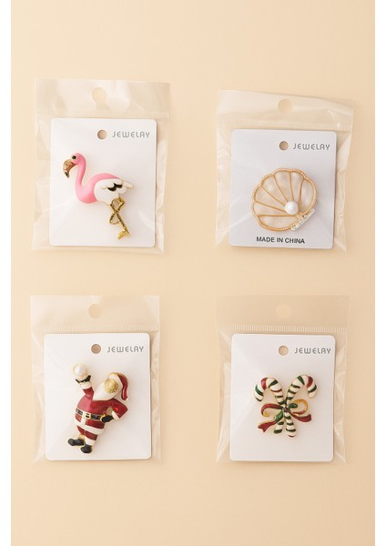 Yılbaşı Ruhunu ve Zarafeti Taşıyan Işıltılı Broş Koleksiyonu