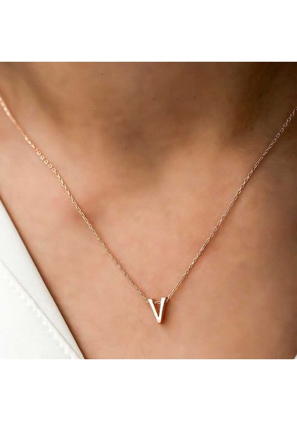 925 Ayar Gümüş Rose 3 Boyutlu V Harf Kadın Gümüş Kolye T5933 (800800) fiyatları