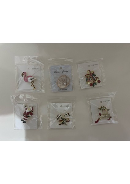 Yılbaşı Ruhunu ve Zarafeti Taşıyan Işıltılı Broş Koleksiyonu fırsatları