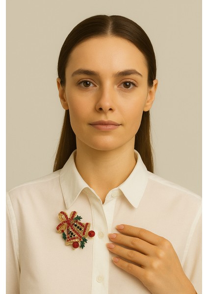 Yılbaşı Ruhunu ve Zarafeti Taşıyan Işıltılı Broş Koleksiyonu