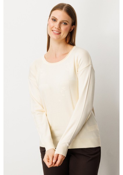 Kadın Büyük Beden Çiçek Işlemeli Sıfır Yaka Triko Kazak 65359 Krem