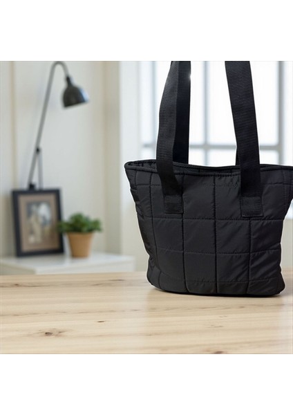 Siyah Kapitone Puf Kadın Omuz Çanta