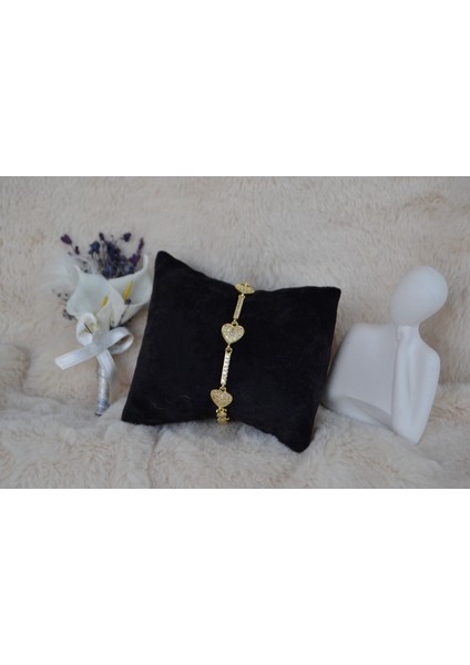 Kalp Formlu Zirkon Taşlı Kalın Çelik Bileklik modelleri