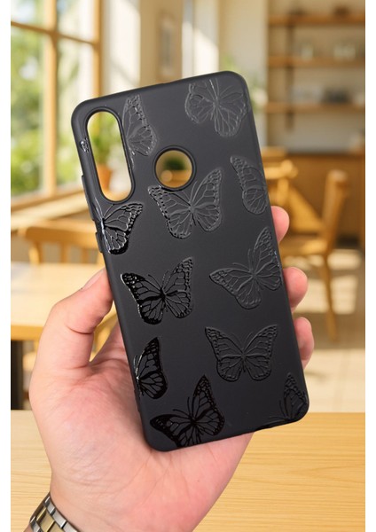 Huawei P20 Lite Uyumlu Siyah Kelebek Desenli Silikon Darbe Emici Klasik Korumalı Rubber Kılıf