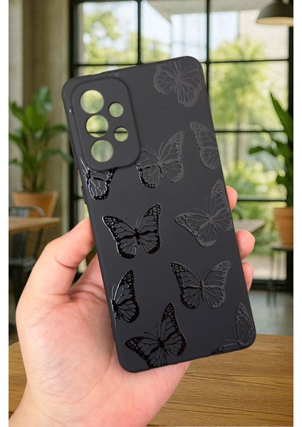 Samsung Galaxy A73 - Siyah Kelebek Desenli Silikon Darbe Emici Klasik Korumalı Rubber Kılıf