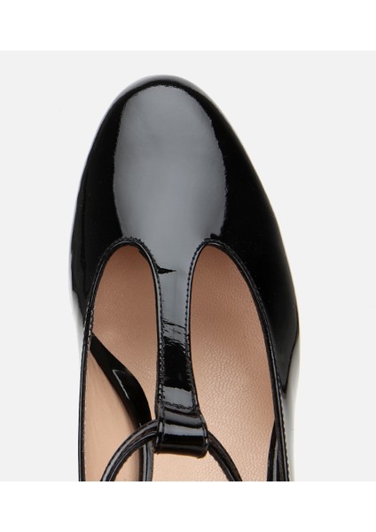 01AYH316630A100 KADIN Rugan Deri Siyah Blok Topuk Detaylı Topuklu Ayakkabı indirimleri