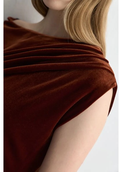 Asimetrik Omuzlu Kadife Uzun Elbise - Kiremit indirimleri