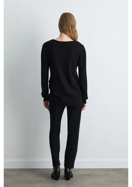 V Yaka Rahat Kesim Yün Triko - Siyah fırsatları