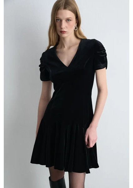 V Yakalı Mini Kadife Elbise - Siyah fiyatları