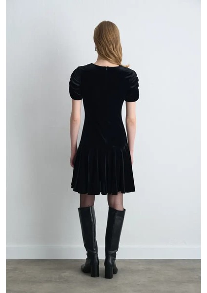 V Yakalı Mini Kadife Elbise - Siyah indirimleri