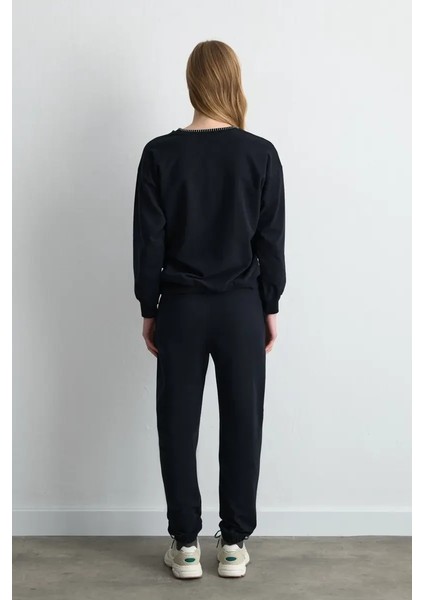 Çiçek Nakışlı Sweatshirt - Siyah indirimleri