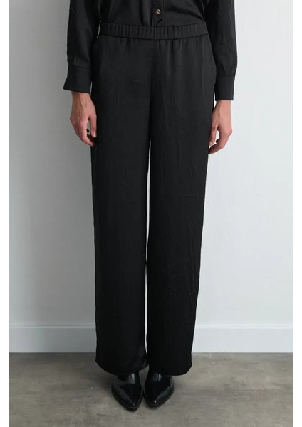 Krinkıl Bol Paça Saten Pantolon - Siyah fiyatları