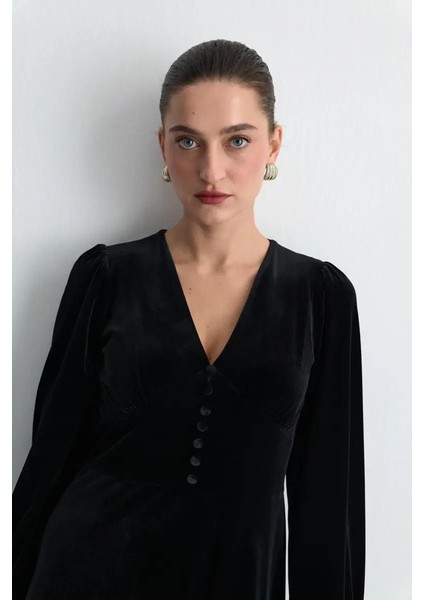 V Yakalı Uzun Kadife Elbise - Siyah fırsatları