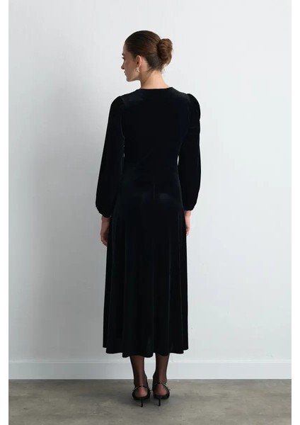 V Yakalı Uzun Kadife Elbise - Siyah indirimleri