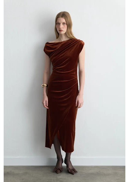 Asimetrik Omuzlu Kadife Uzun Elbise - Kiremit fiyatları