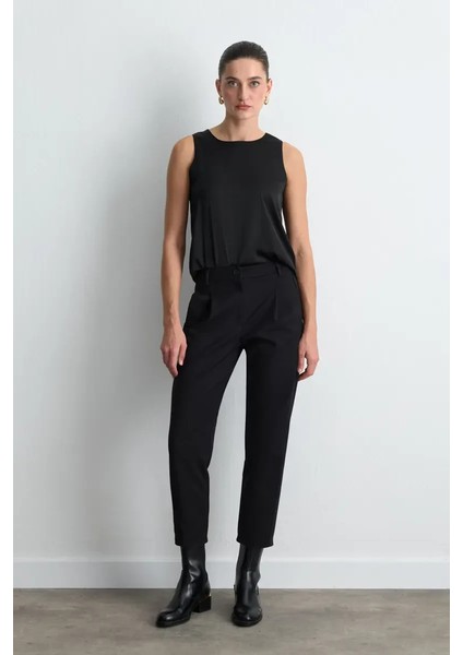 Anka Koleksiyonu Havuç Kesim Pileli Pantolon - Siyah