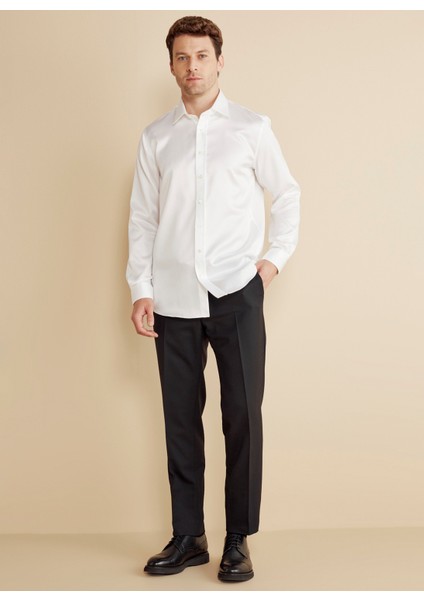 Slim Fit Klasik Yaka Beyaz Erkek Gömlek BBFW25MSH017 modelleri